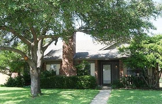 1st image of 1305 Mullins Dr