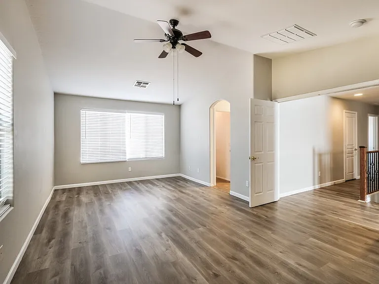 6830 S 44th Ln — Photo 11