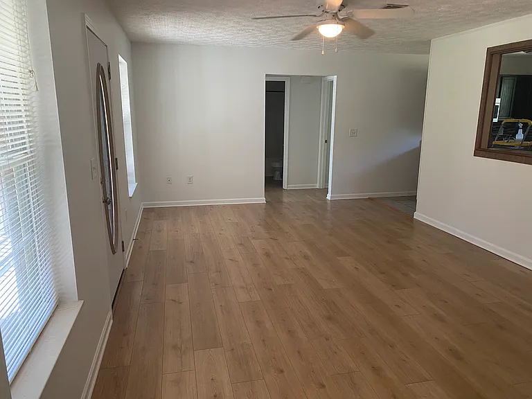 560 Academy Dr — Photo 17