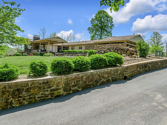 3rd image of 150 Pine Hill Dr