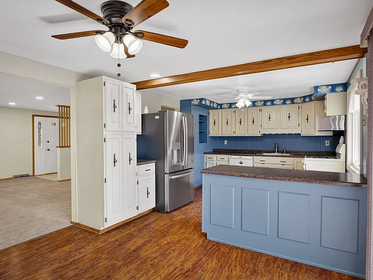 4304 Paradise Dr — Photo 6