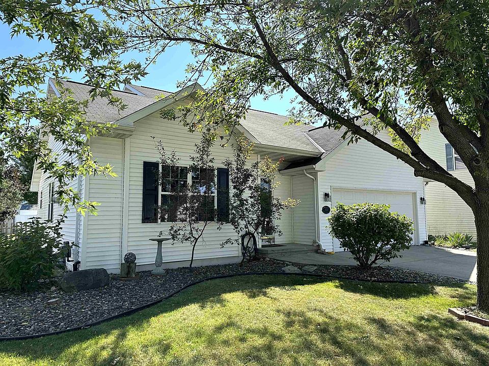 1st image of 2520 Maple Grove Dr