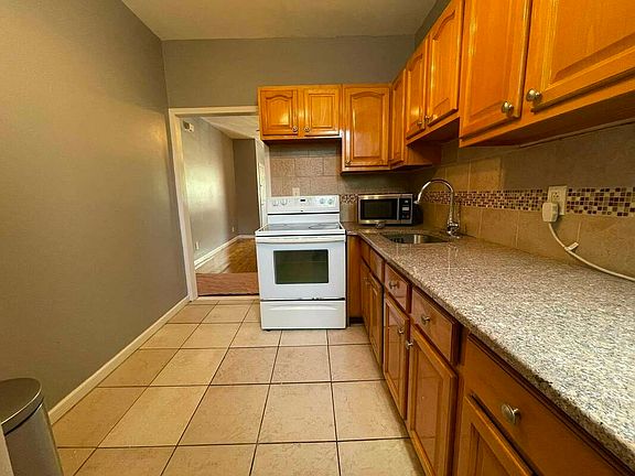 2nd image of 200 Putnam Ave #1A