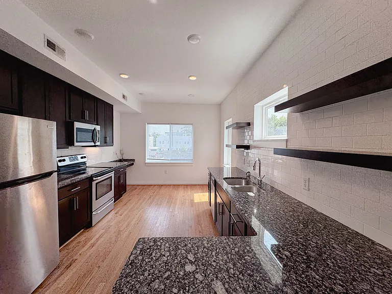 1104 Perry St #B — Photo 2