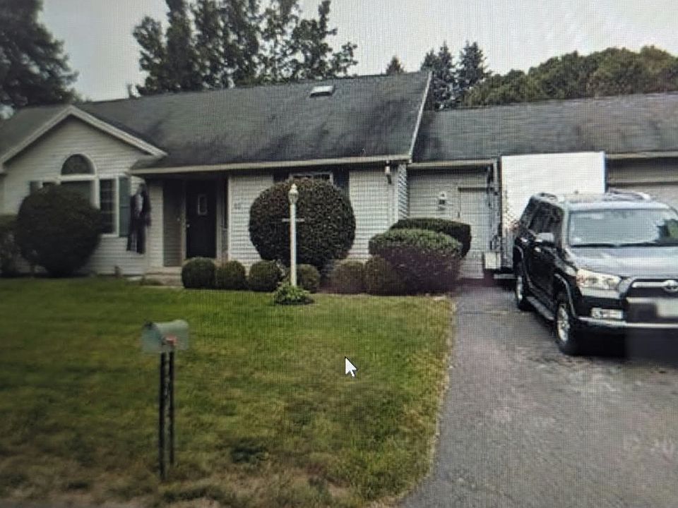 1st image of 60 Applewood Ln