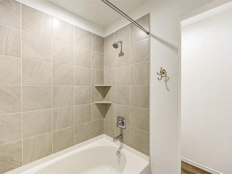 5406 Castlebury Meadows Dr — Photo 31