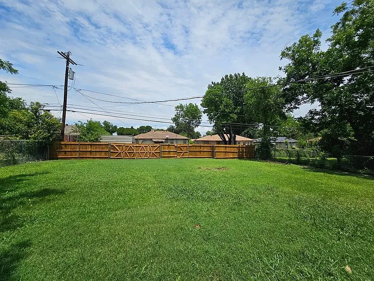 2023 E Illinois Ave — Photo 27