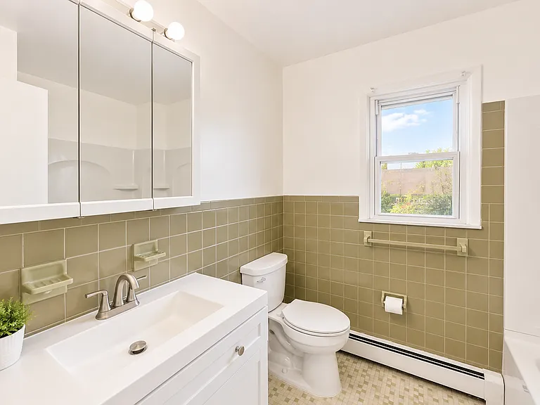 169 W 51st St #2 — Photo 10
