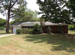 706 SW 5th St, Checotah, OK 74426