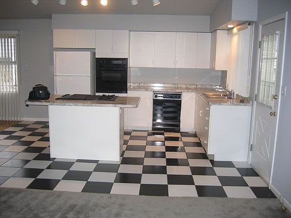 3rd image of 1440 Greenwood Ave