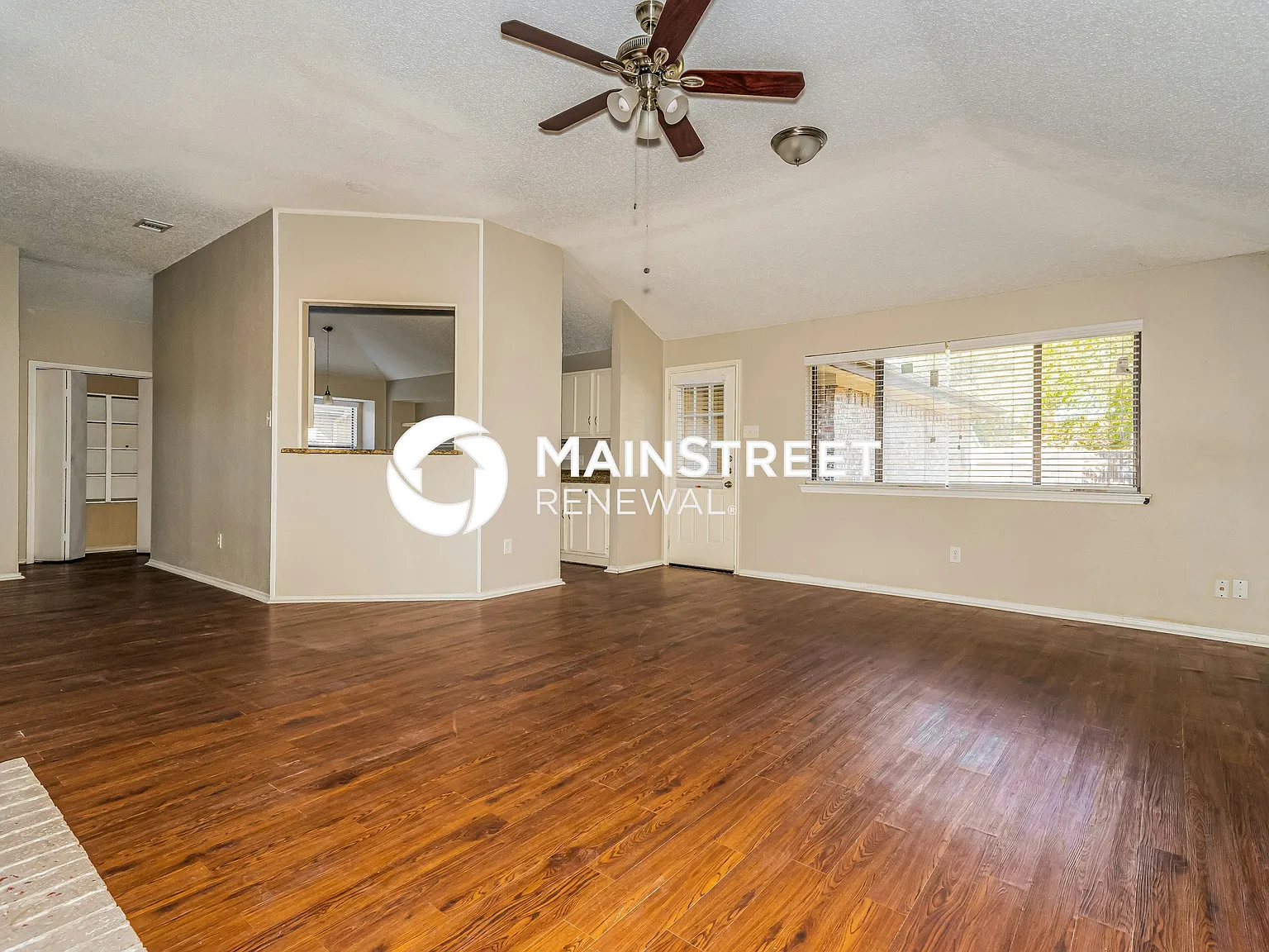 513 Quail Hollow Dr — Photo 2