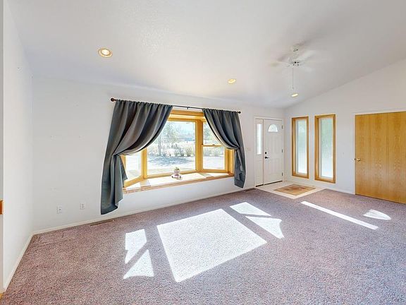 3rd image of 1540 Riverview Rd