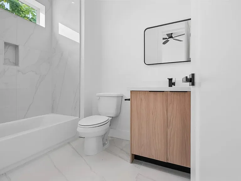 3405 Hutchins St — Photo 2