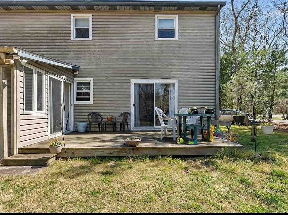 2nd image of 10 Corsons Tavern Rd