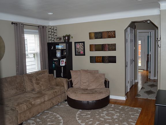 2nd image of 2207 Mace Ave