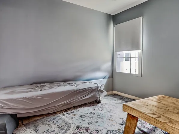 340 The Promenade image 18 of 20