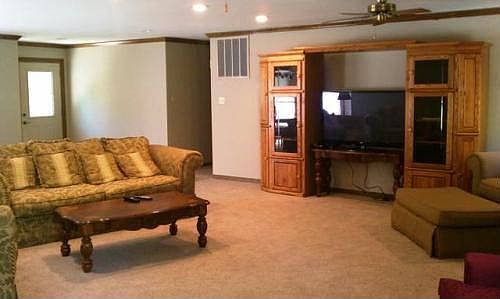3rd image of 209 Meadowlake Dr
