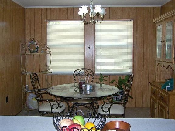 4th image of 386 NW Honeysuckle Way