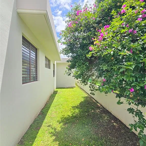 701 Calle Azorin — Photo 23