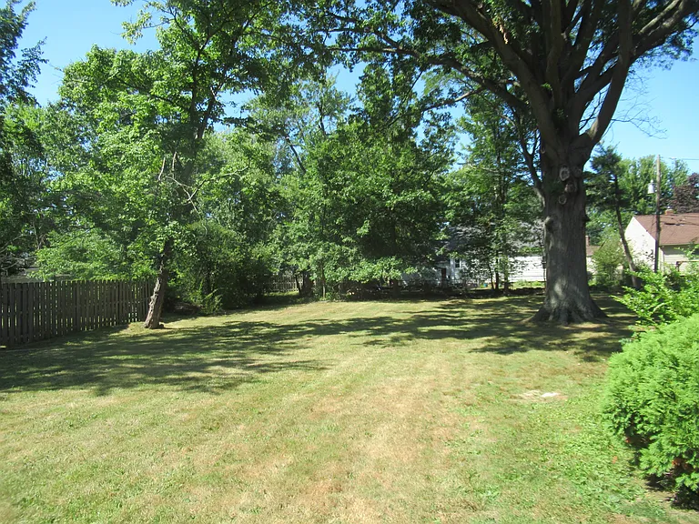 5095 Edenhurst Rd — Photo 4