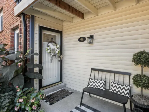 42 Conway Cove Dr, Chesterfield, MO 63017