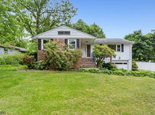 3 Mulberry Trl, Kinnelon, NJ 07405