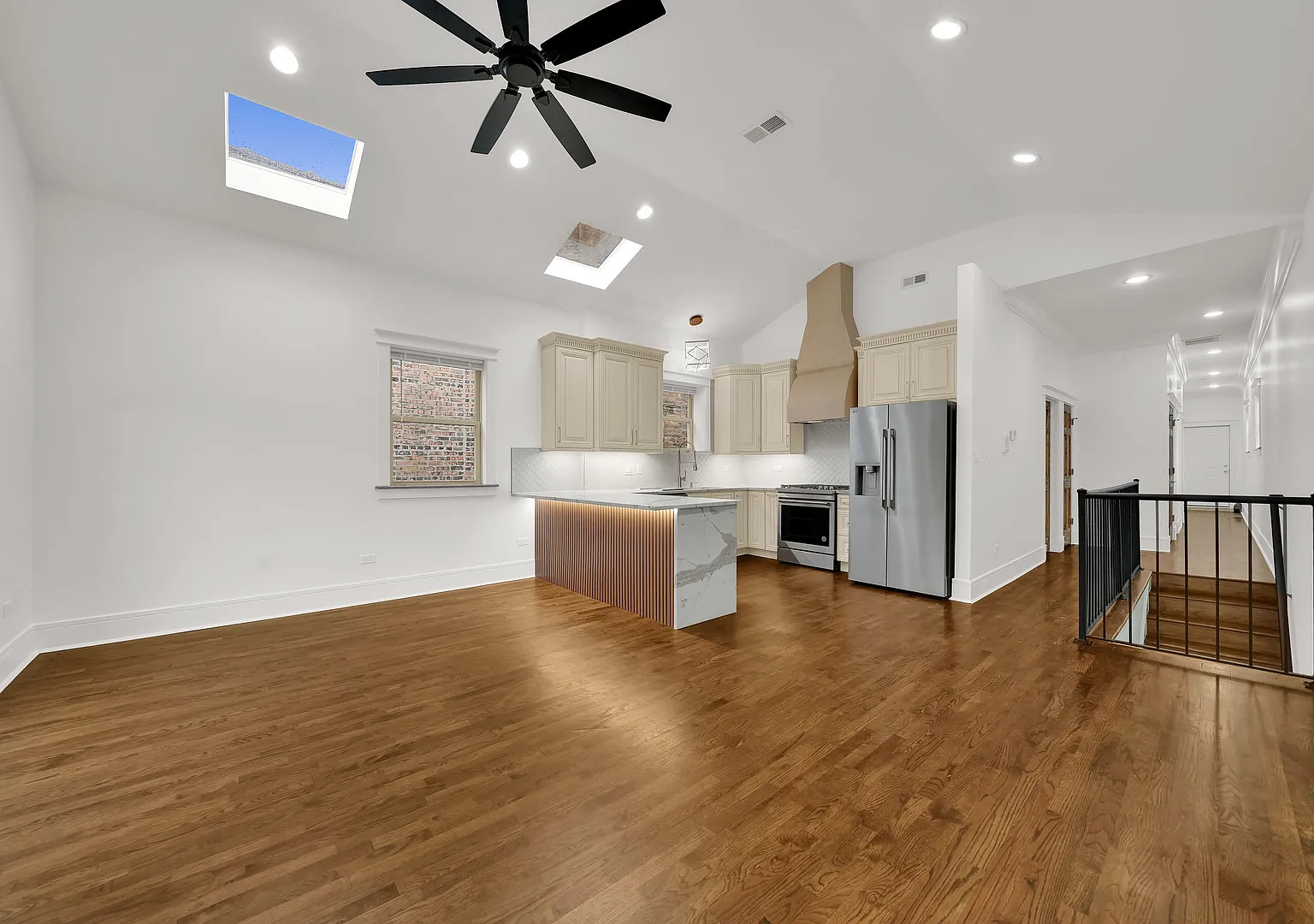 3 bed, 1250 sqft, $2,400 — Photo 4