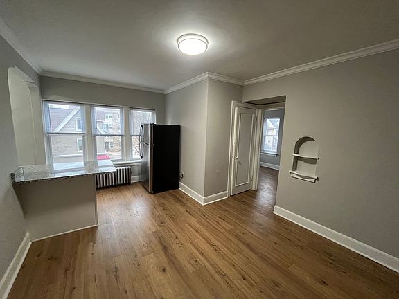 4th image of 1521 N Franklin Pl #201