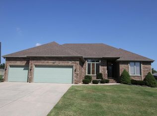 4039 E Crosswinds Cir, Springfield, MO 65809