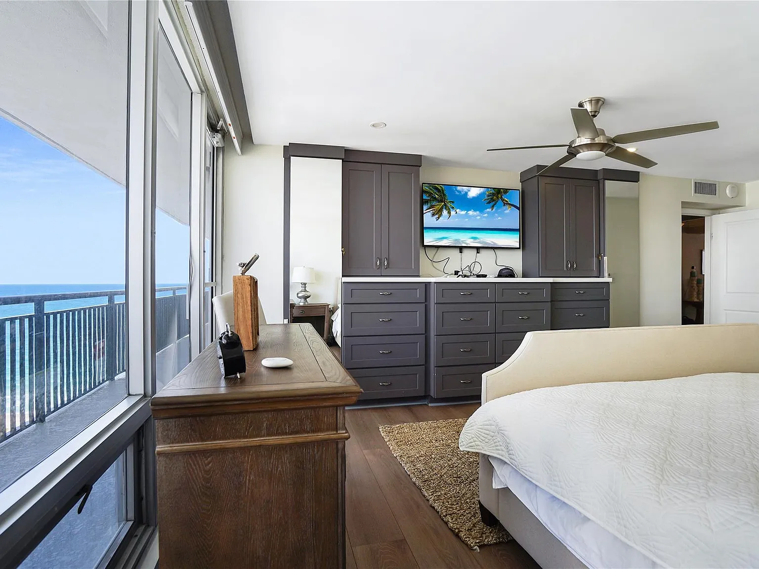 2 bed, 2.0 bath, 1650 sqft, $5,500 — Photo 3