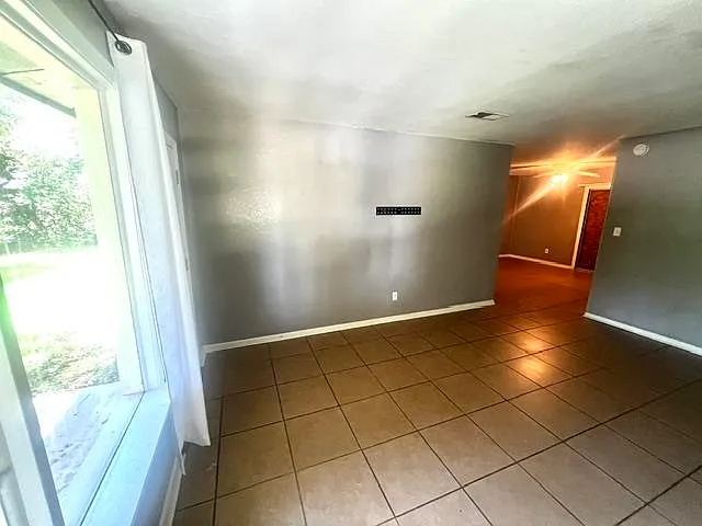 3221 Beacon St — Photo 6