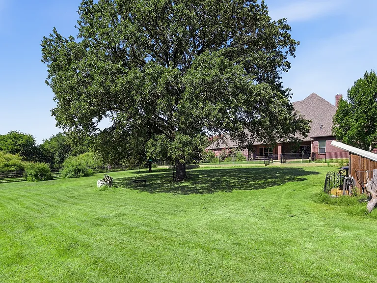 1453 Whitley Rd — Photo 37