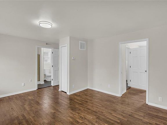 4th image of 5567 Farrow Ave