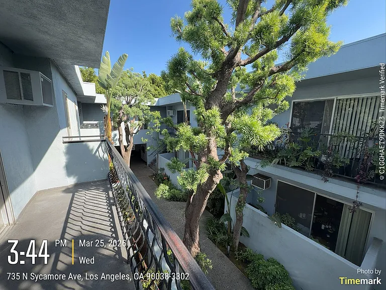 735 N Sycamore Ave #18 — Photo 13