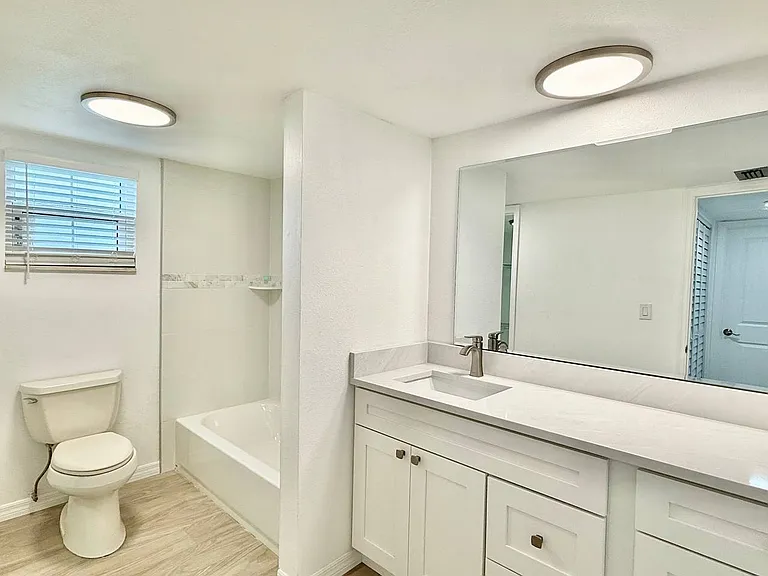 8801 Bay Pointe Dr #102 — Photo 9