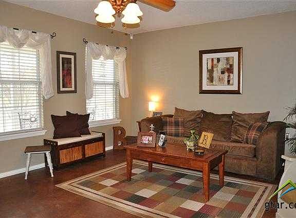 3rd image of 303 Willowbrook Ln