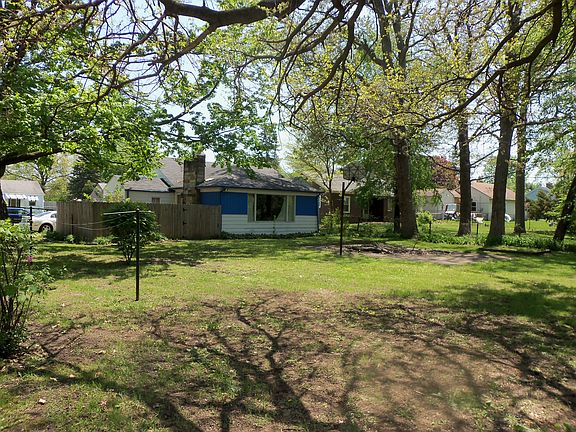 5th image of 901 Garden Ln