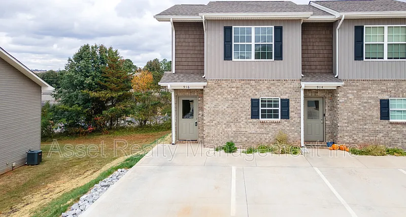 916 Warrior Hill Dr #1