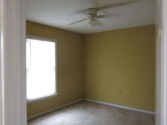 3rd image of 140 Lanier Dr #25