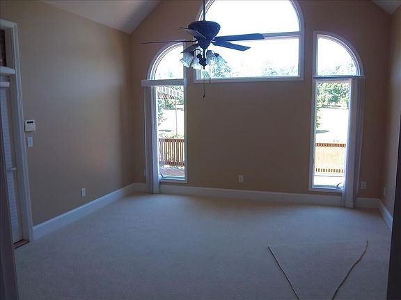 5th image of 127 Bear Lake Dr