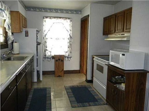 4th image of 8900 Thompson Ln