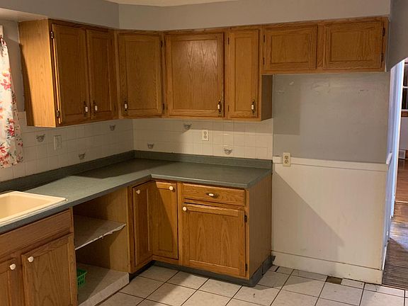 4th image of 54 Houston St #1