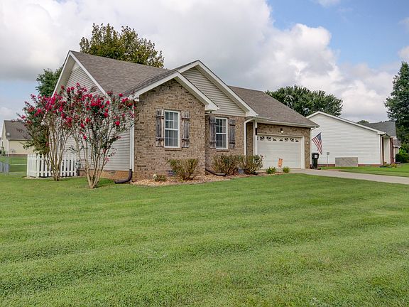 3rd image of 811 Buckhorn Dr