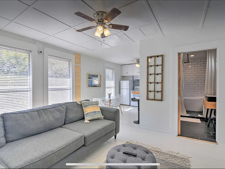 3402 Avenue Q 1/2 — Photo 9