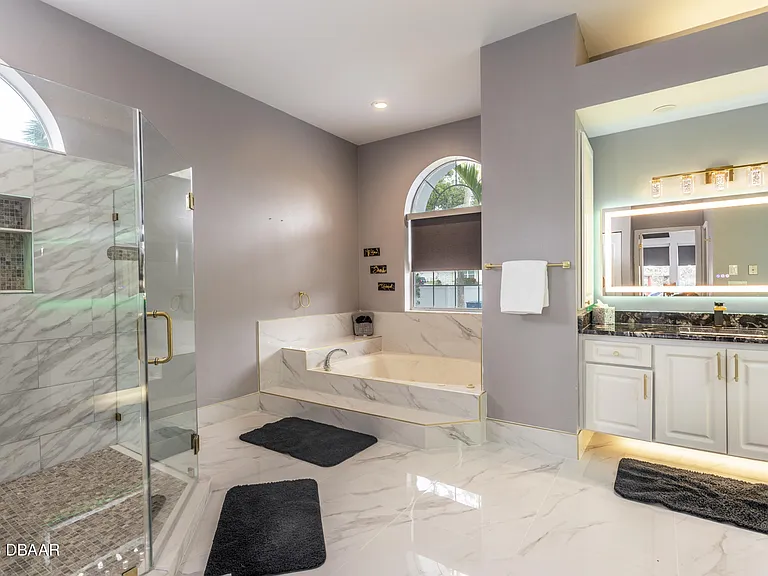 3548 N John Anderson Dr — Photo 22