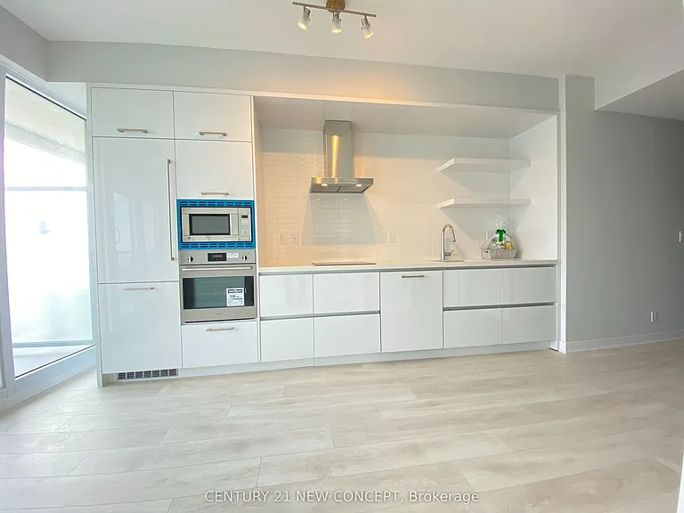 2221 Yonge St #5006 — Photo 11