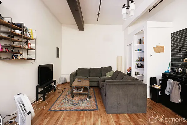 Rented by City Connections Realty | media 38