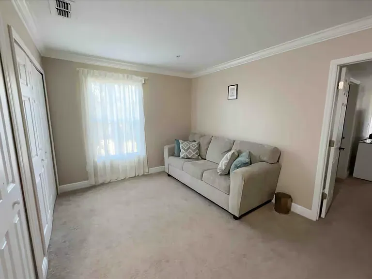 811 Assembly Ct — Photo 13
