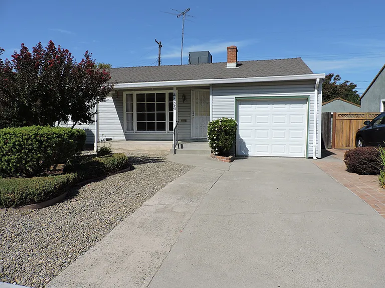 4428 Cabrillo Way — Photo 1