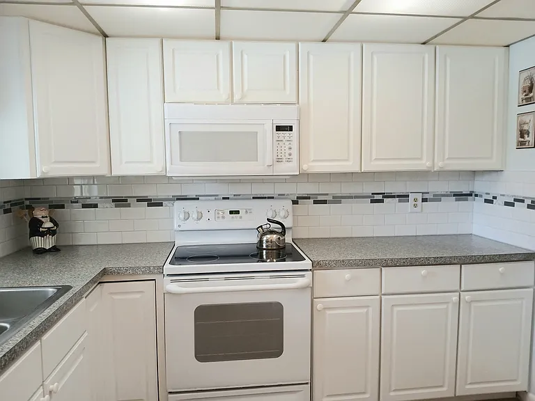 Fully Furnished Kitchen